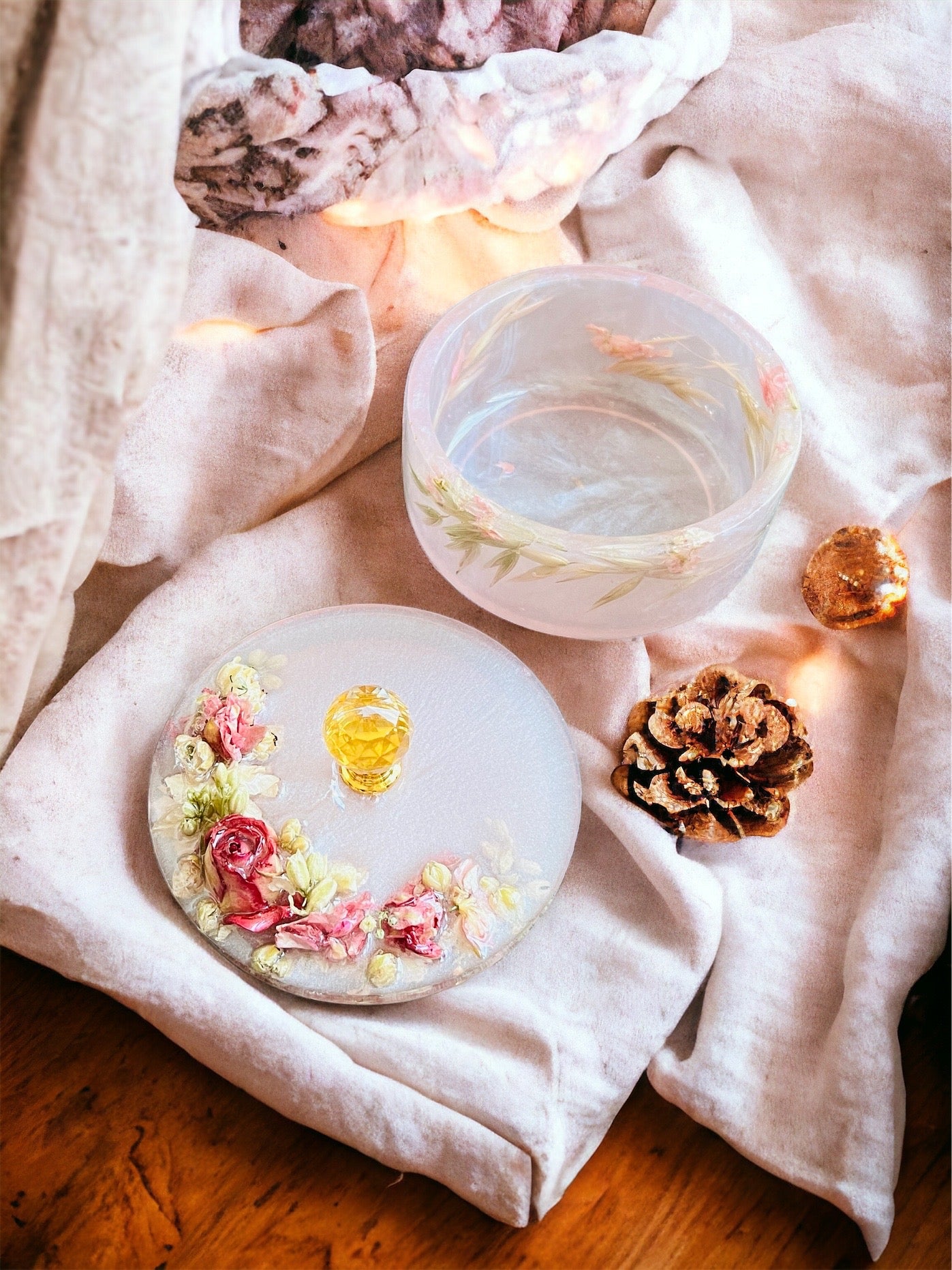 Schmuckkästchen aus Epoxidharz Handgefertigt mit natürlichen Blumen / Aufbewahrungskästchen / Epoxidart / Schmuck / Unikat / Echte Blumen