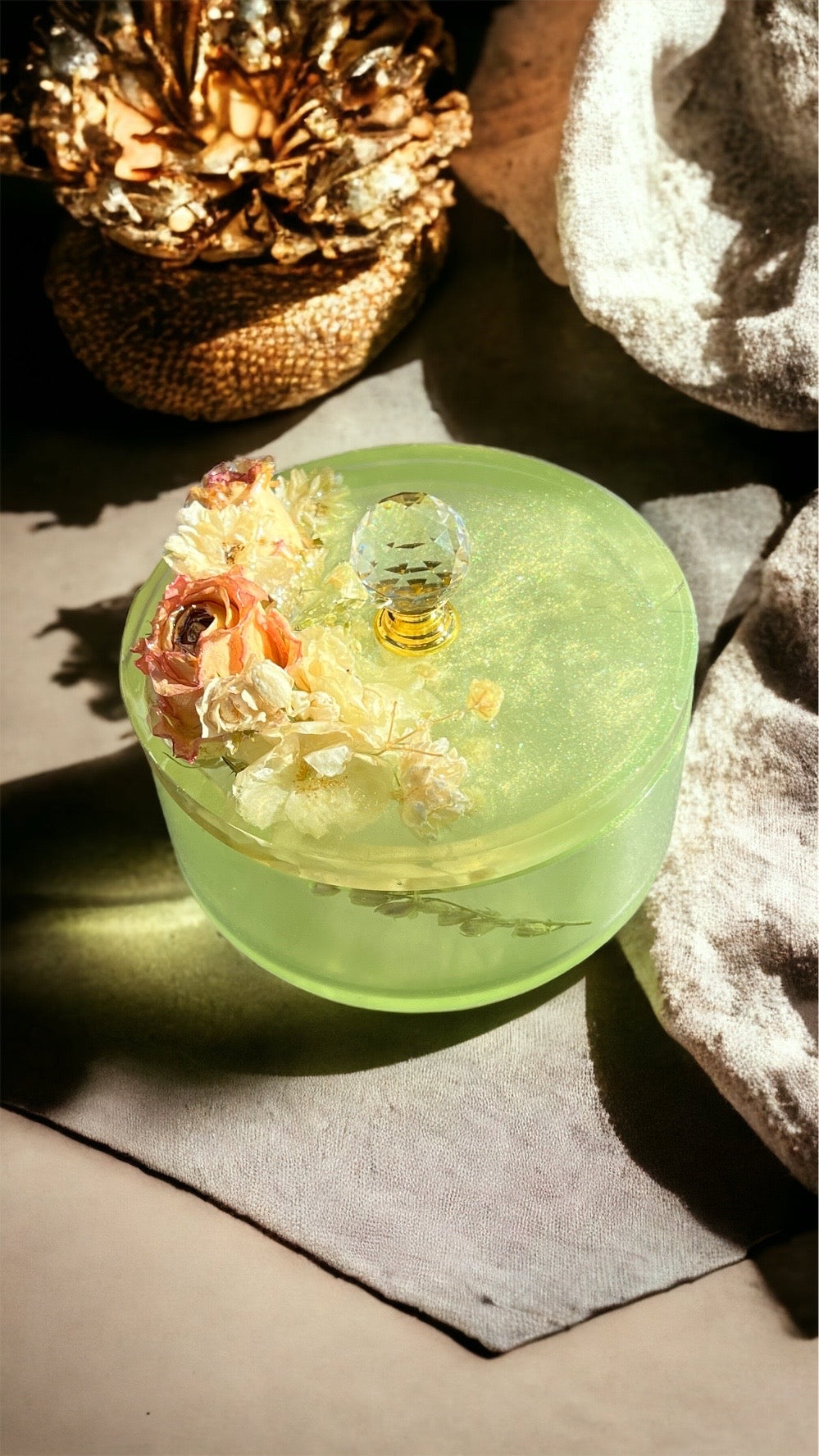 Schmuckkästchen aus Epoxidharz Handgefertigt mit natürlichen Blumen / Aufbewahrungskästchen / Epoxidart / Schmuck / Unikat / Echte Blumen (Copy)