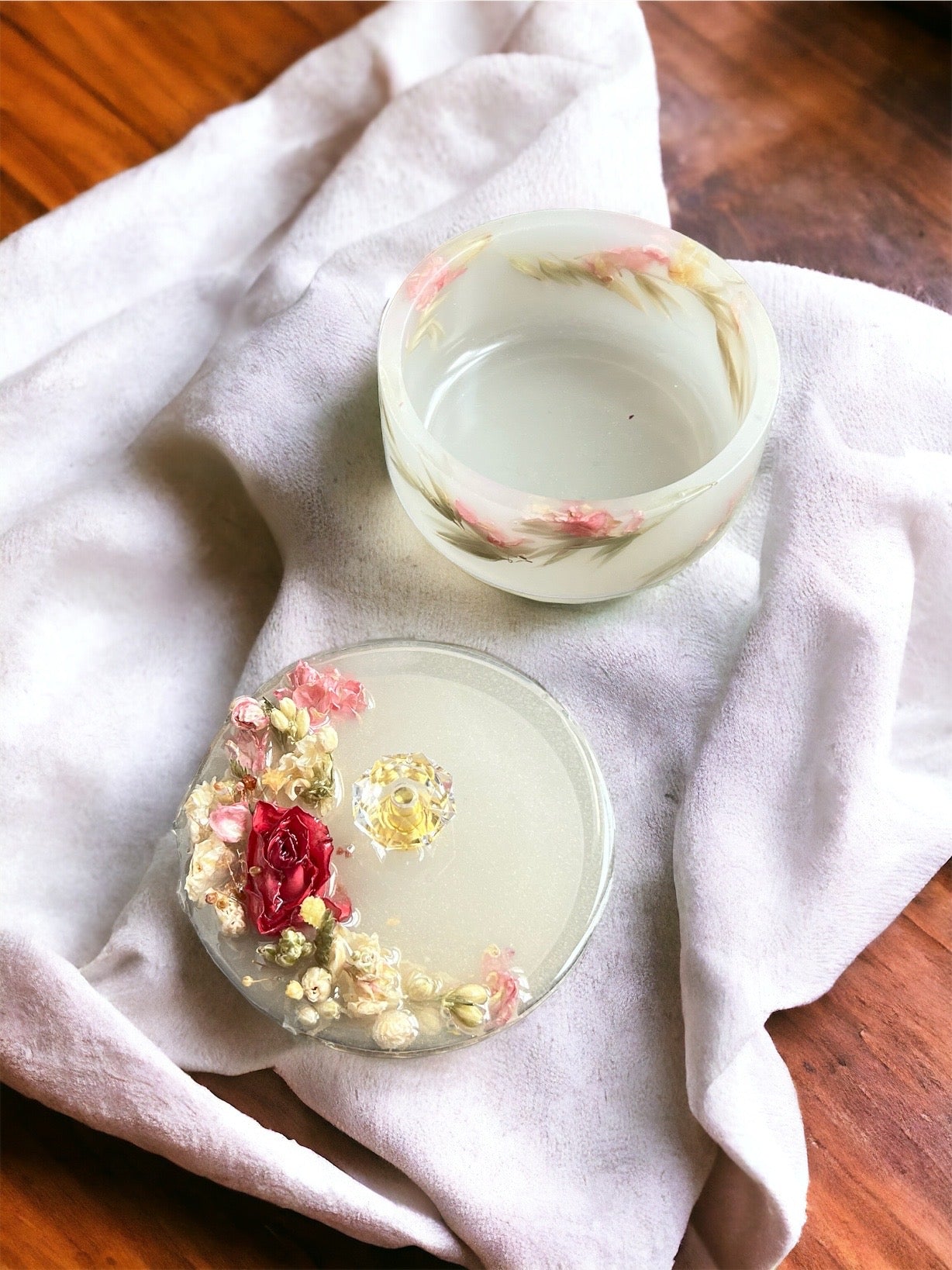 Schmuckkästchen aus Epoxidharz Handgefertigt mit natürlichen Blumen / Aufbewahrungskästchen / Epoxidart / Schmuck / Unikat / Echte Blumen