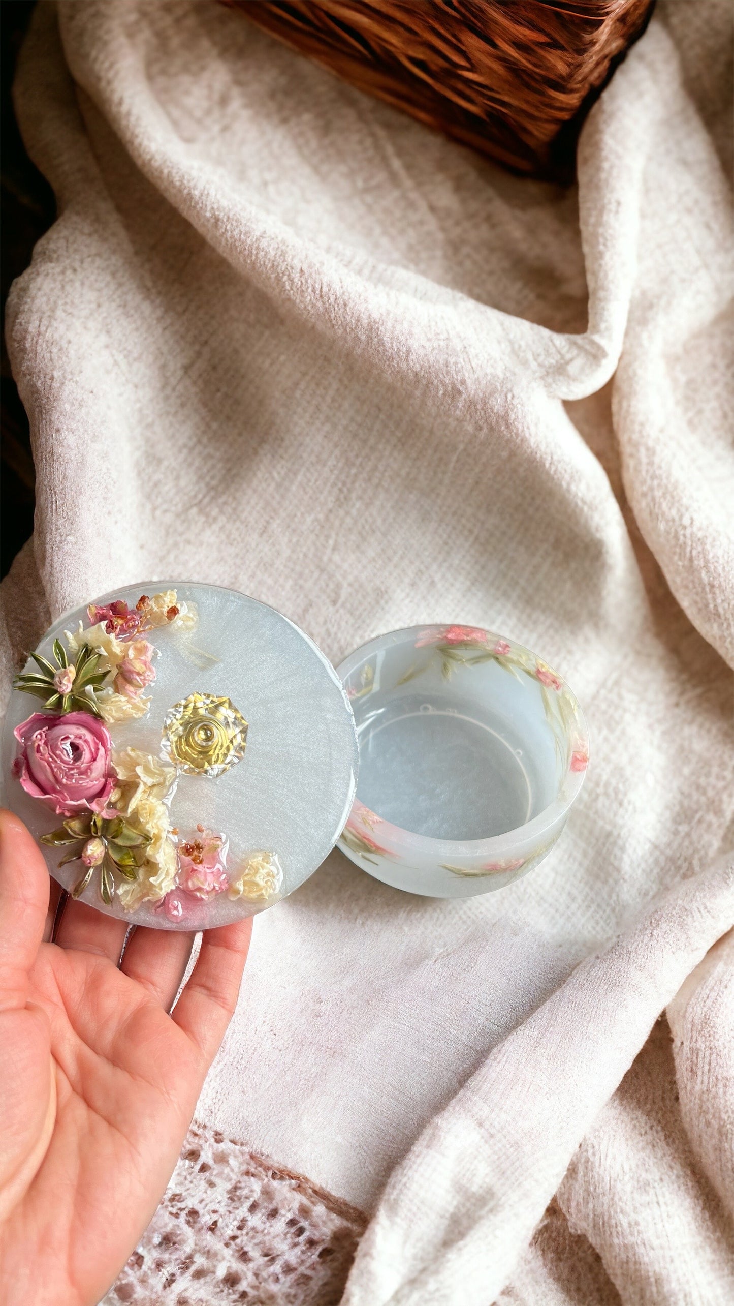 Schmuckkästchen aus Epoxidharz Handgefertigt mit natürlichen Blumen / Aufbewahrungskästchen / Epoxidart / Schmuck / Unikat / Echte Blumen