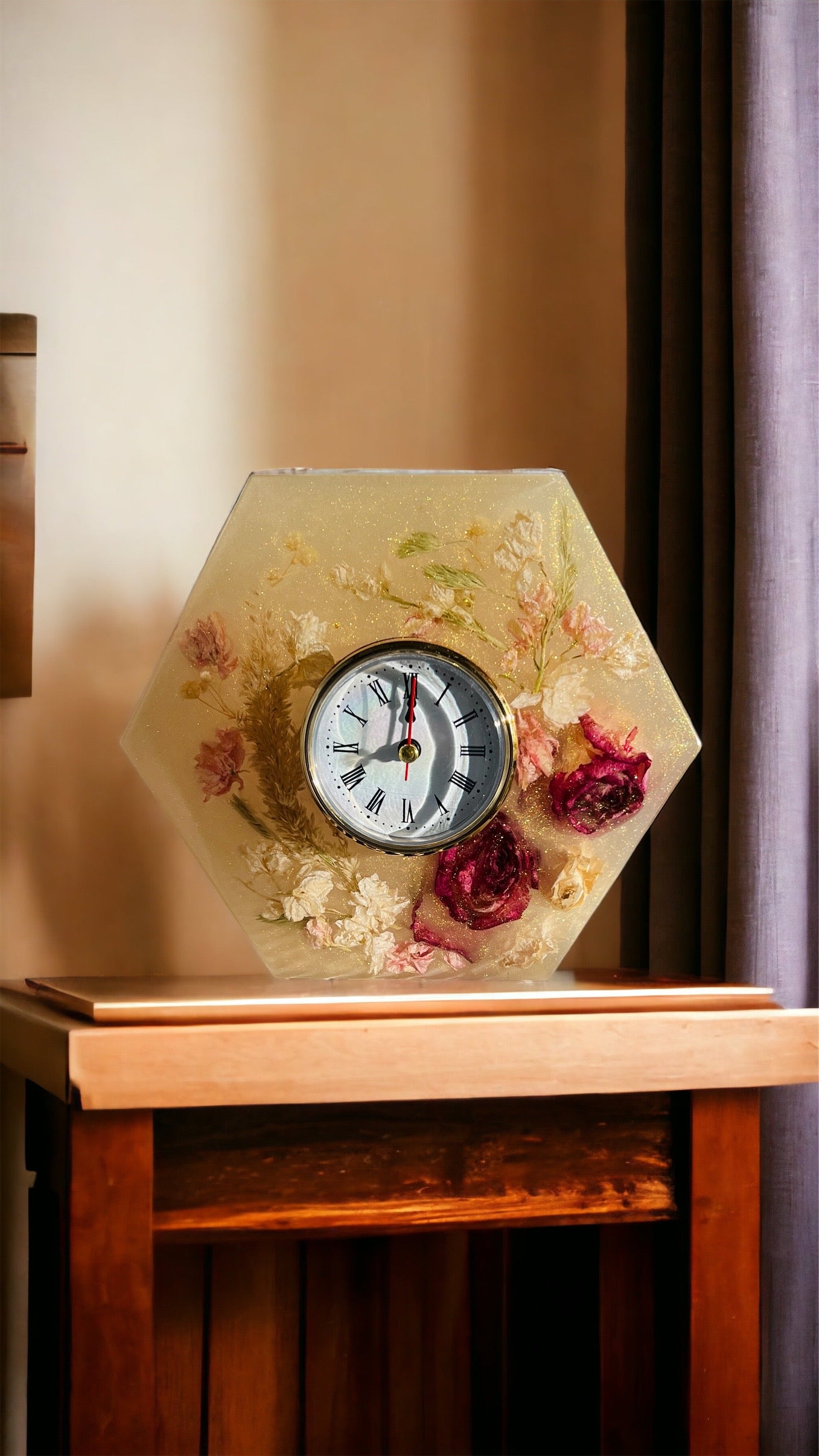 Uhr aus Epoxidharz Handgefertigt mit natürlichen Blumen / Uhren / Epoxidart / Schmuck / Unikat / Echte Blumen