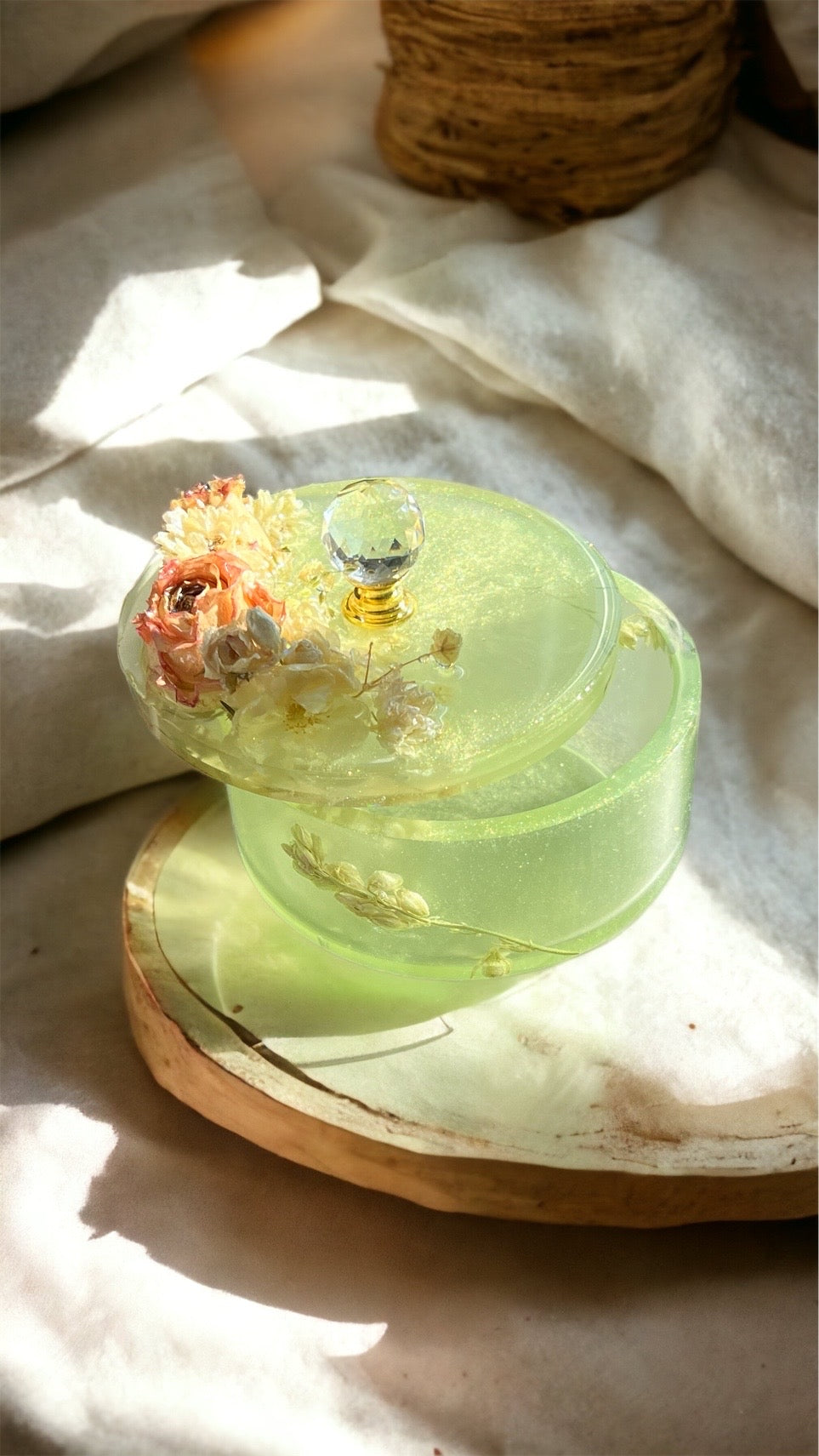 Schmuckkästchen aus Epoxidharz Handgefertigt mit natürlichen Blumen / Aufbewahrungskästchen / Epoxidart / Schmuck / Unikat / Echte Blumen (Copy)