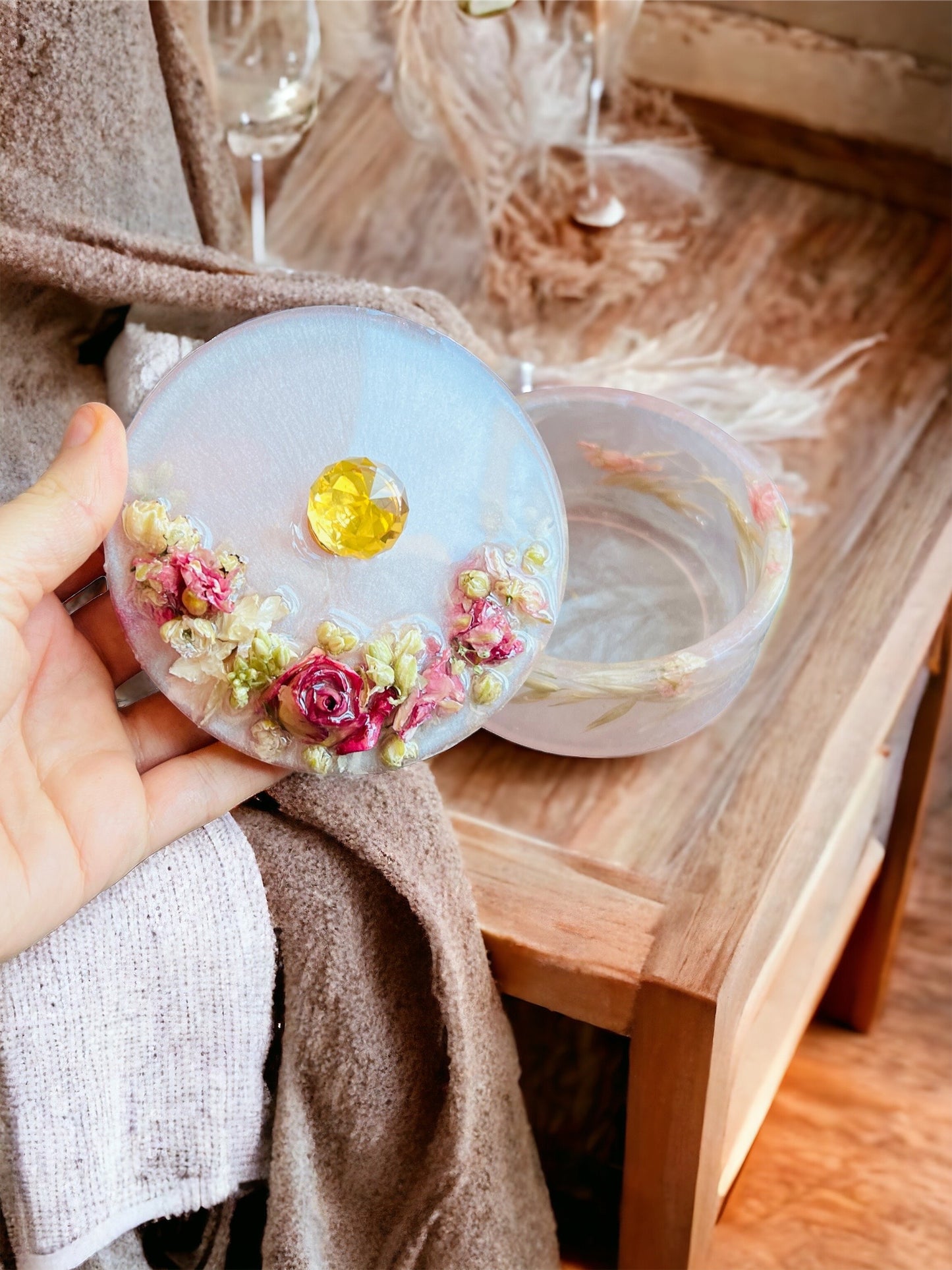 Schmuckkästchen aus Epoxidharz Handgefertigt mit natürlichen Blumen / Aufbewahrungskästchen / Epoxidart / Schmuck / Unikat / Echte Blumen