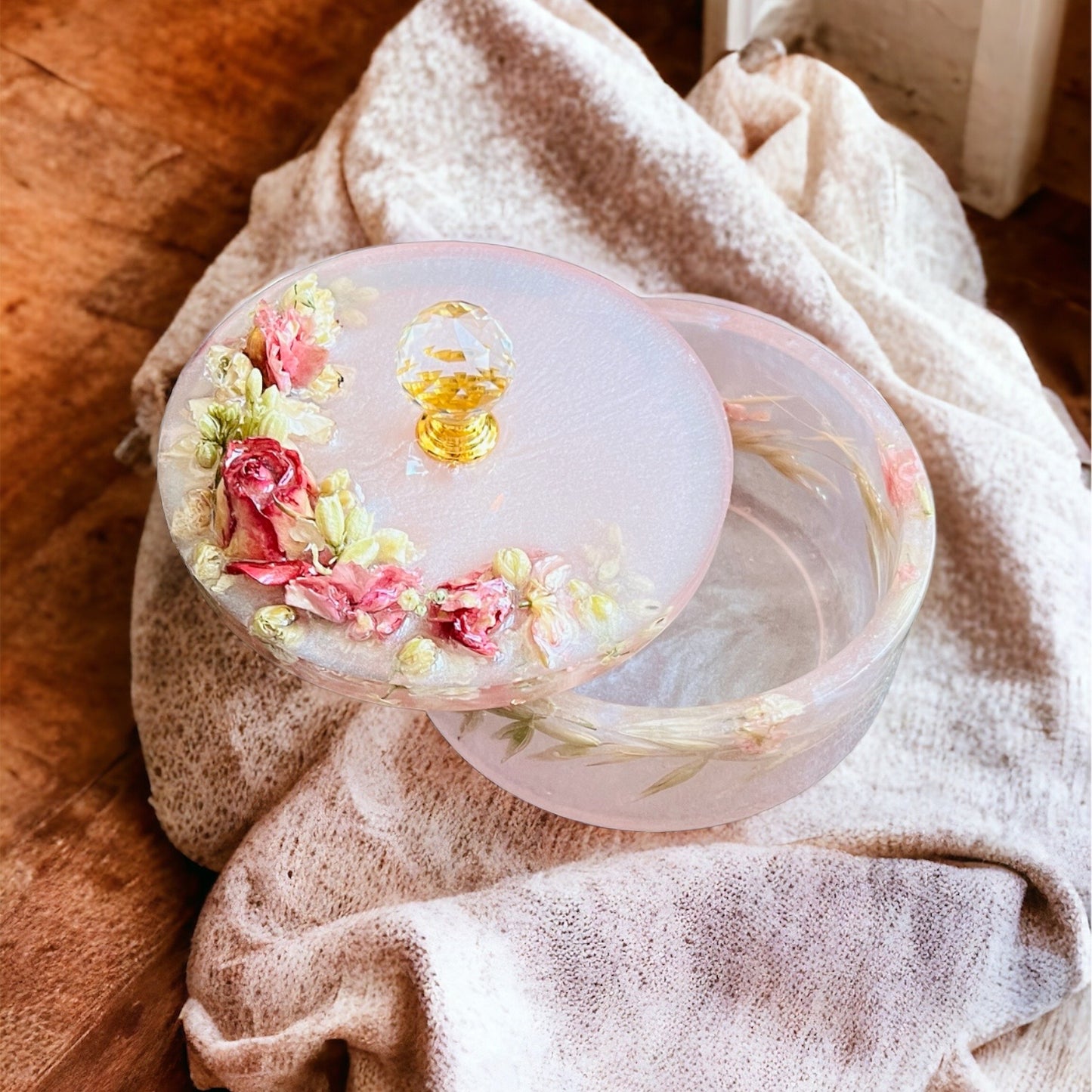 Schmuckkästchen aus Epoxidharz Handgefertigt mit natürlichen Blumen / Aufbewahrungskästchen / Epoxidart / Schmuck / Unikat / Echte Blumen