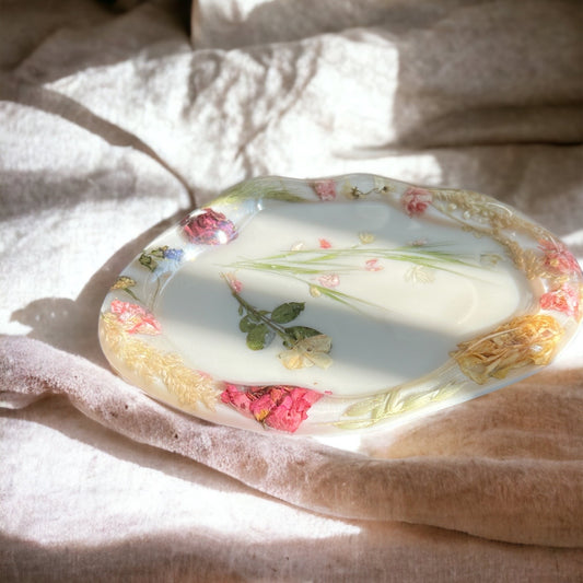 SchmuckSchale (decorative tray ) aus Epoxidharz- Handgefertigt mit natürlichen Blumen.Epoxidart / Schmuck / Unikat / Echte Blumen