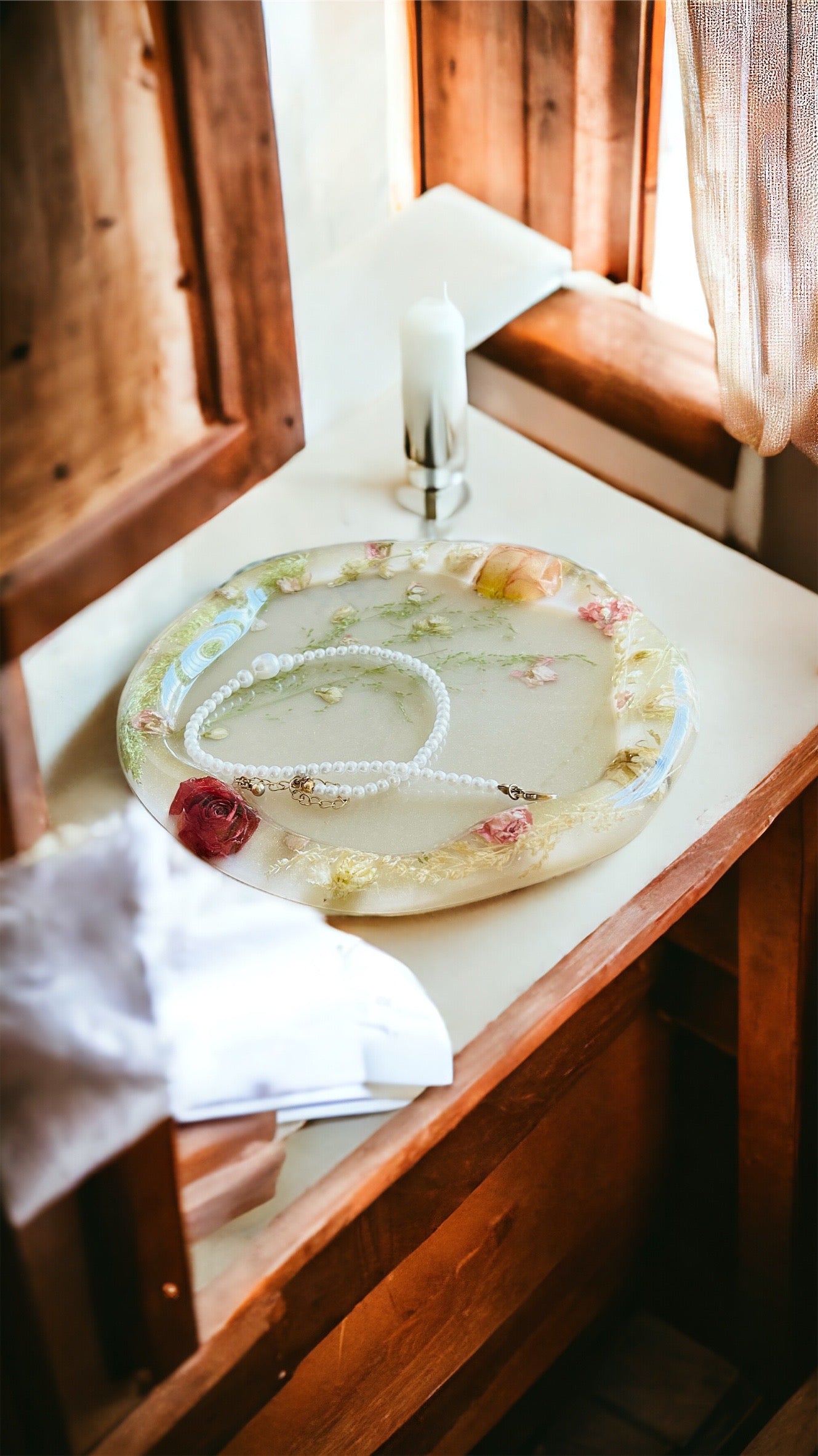 SchmuckSchale (decorative tray ) aus Epoxidharz- Handgefertigt mit natürlichen Blumen.Epoxidart / Schmuck / Unikat / Echte Blumen