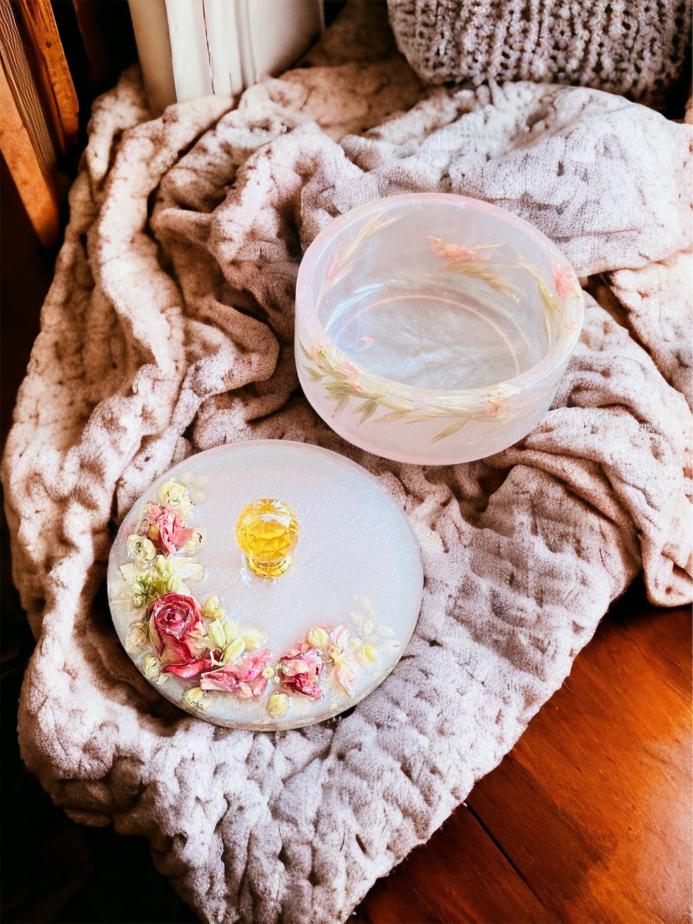 Schmuckkästchen aus Epoxidharz Handgefertigt mit natürlichen Blumen / Aufbewahrungskästchen / Epoxidart / Schmuck / Unikat / Echte Blumen