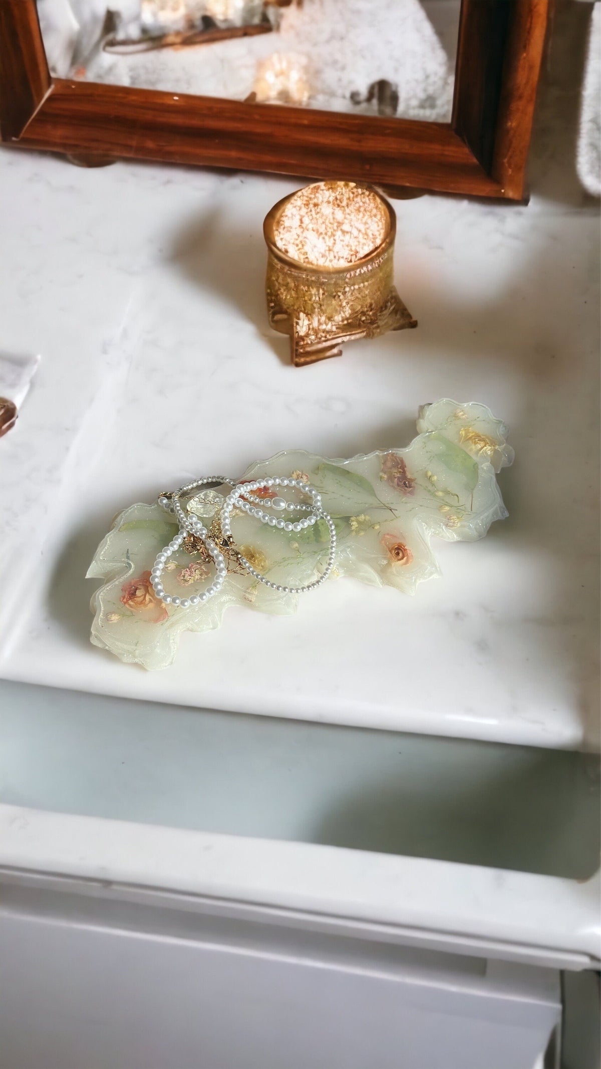 Housewarming gift resin tray