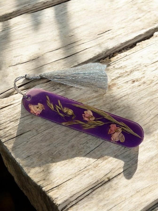 Pressed flower resin bookmark with real dried flowers