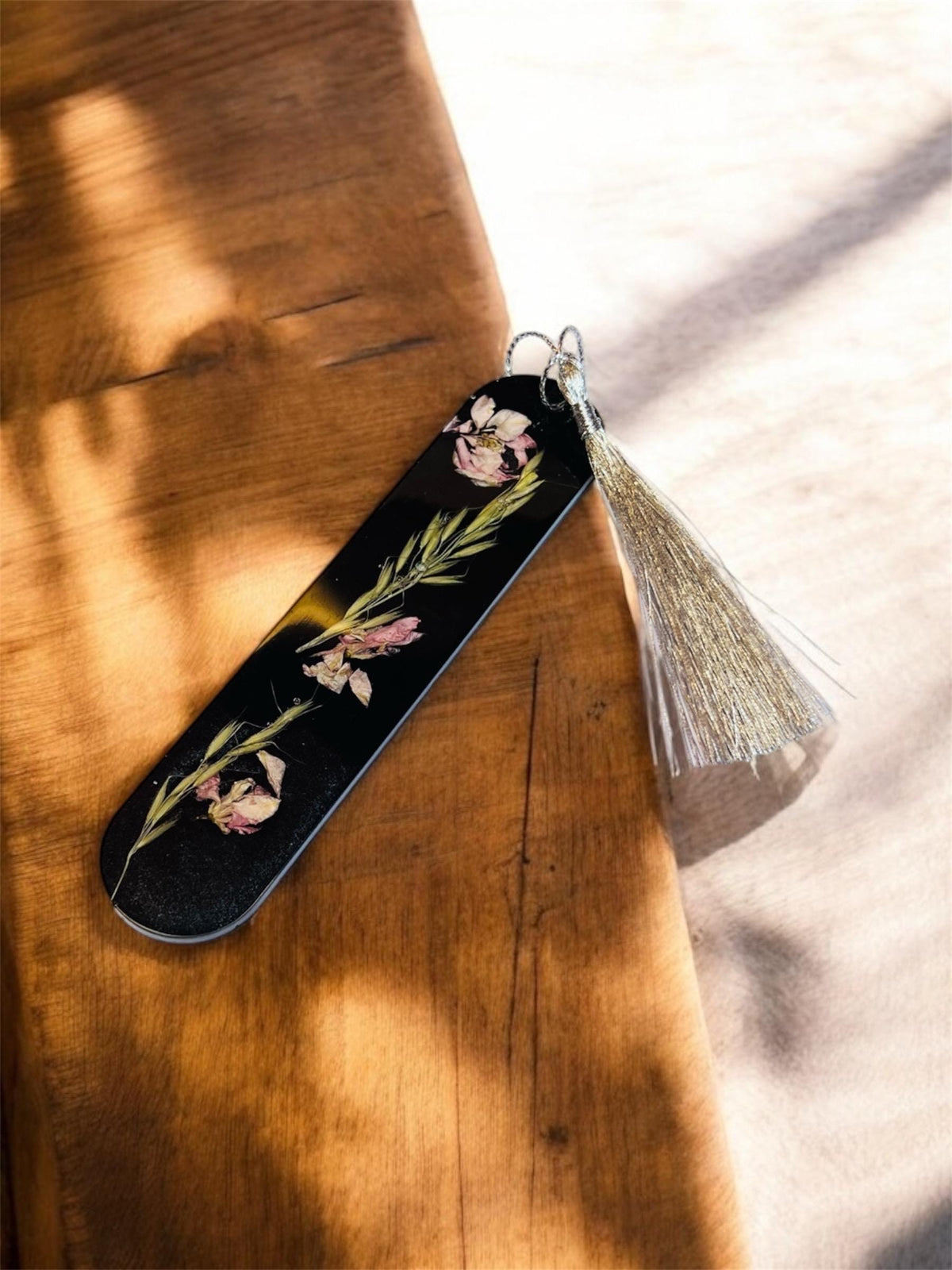 Pressed flower resin bookmark with real dried flowers