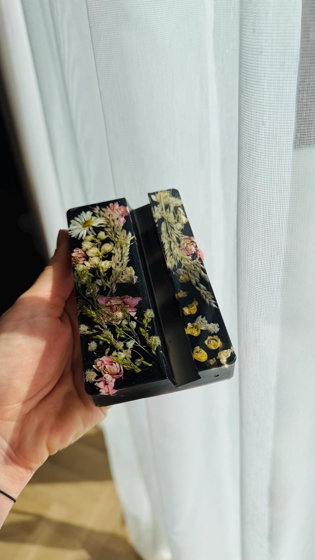 Dried flower phone holder