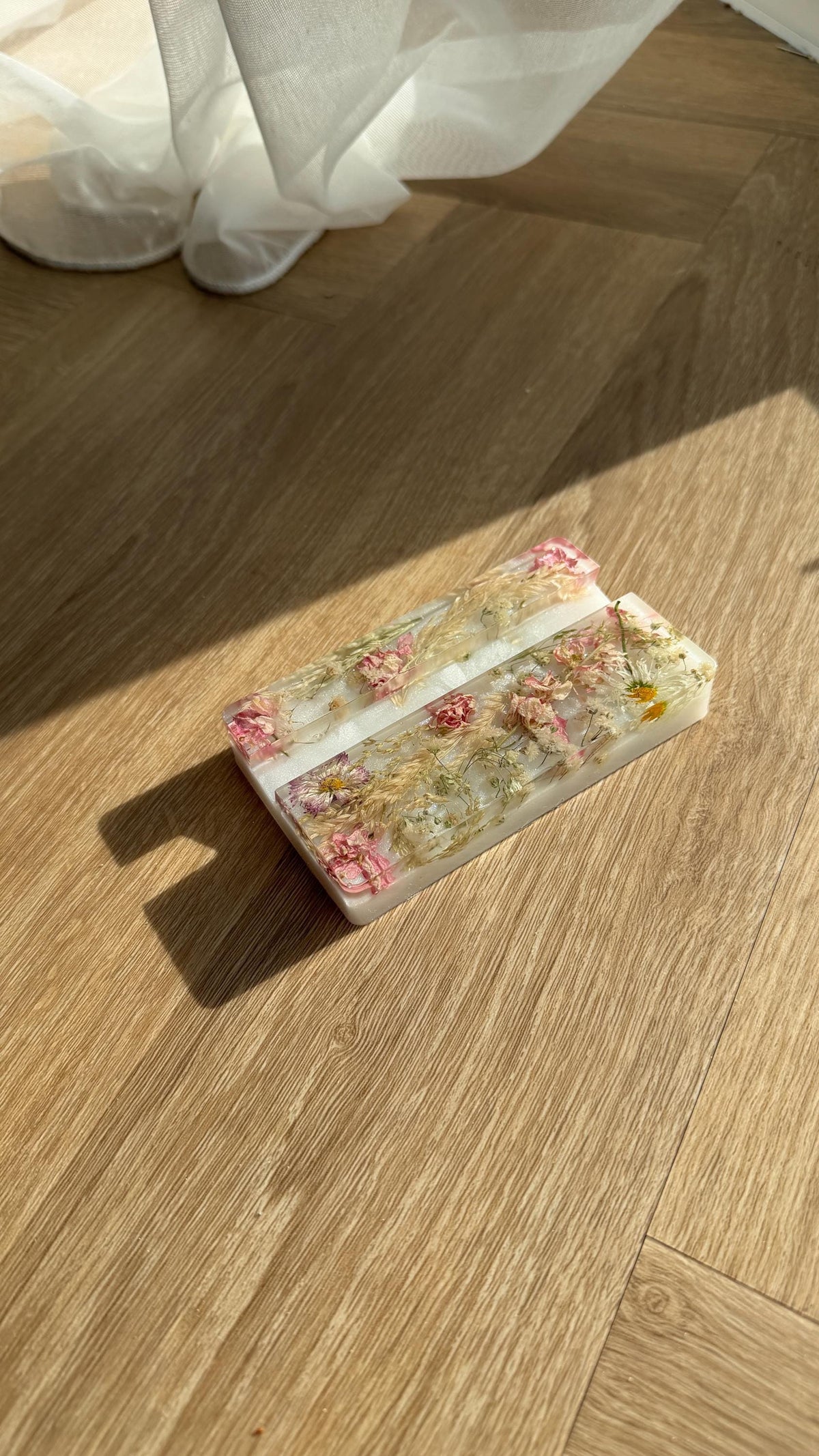 Dried flower resin card holder