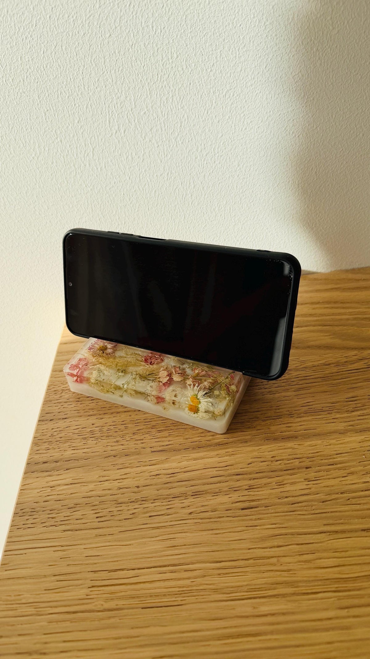 Floral resin phone holder close up