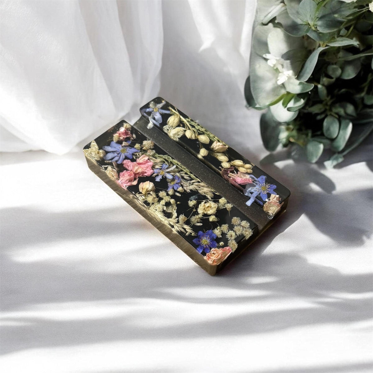 Resin phone stand with real flowers