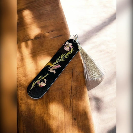 Pressed flower resin bookmark video